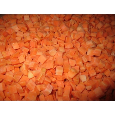 Морковь кубики